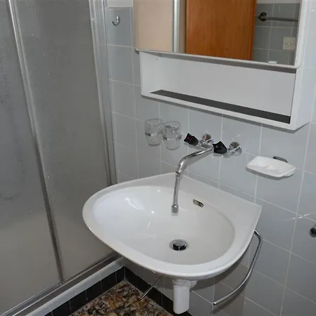 Mutzli Appartement-fewo- Dusche Oder Bad- Wc 6-bettwohnung By Interhome شقة Hornkessel